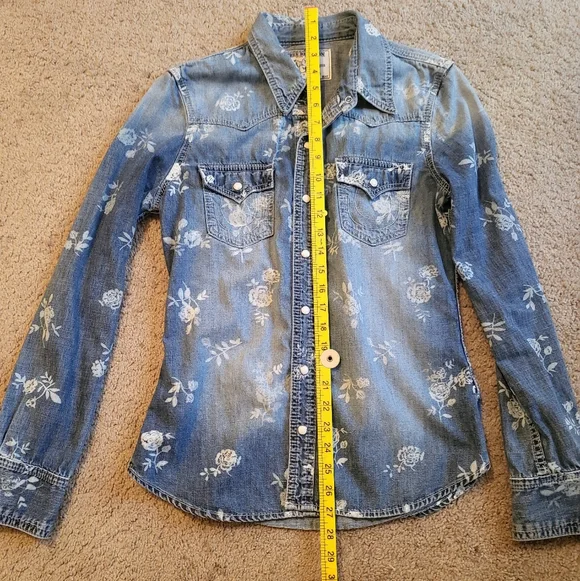 True Religion Blue Denim Shirt with Rose Designs M - Picture 4 of 6